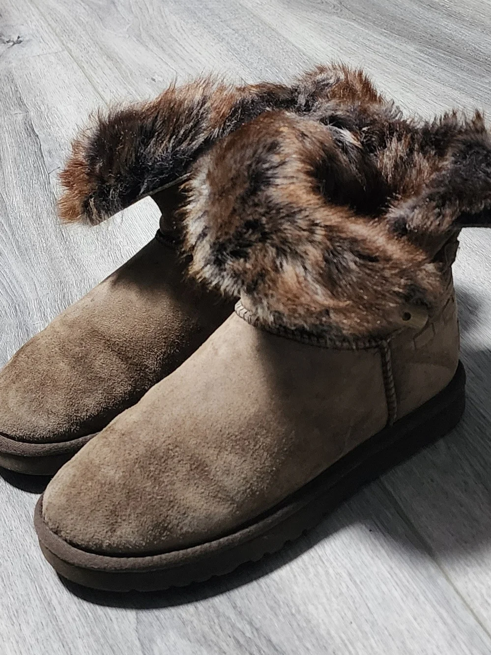 UGG Brown Suede Meadow Boots Womens Size 7